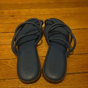 Havaianas sandals with toe and ankle loop, size 7